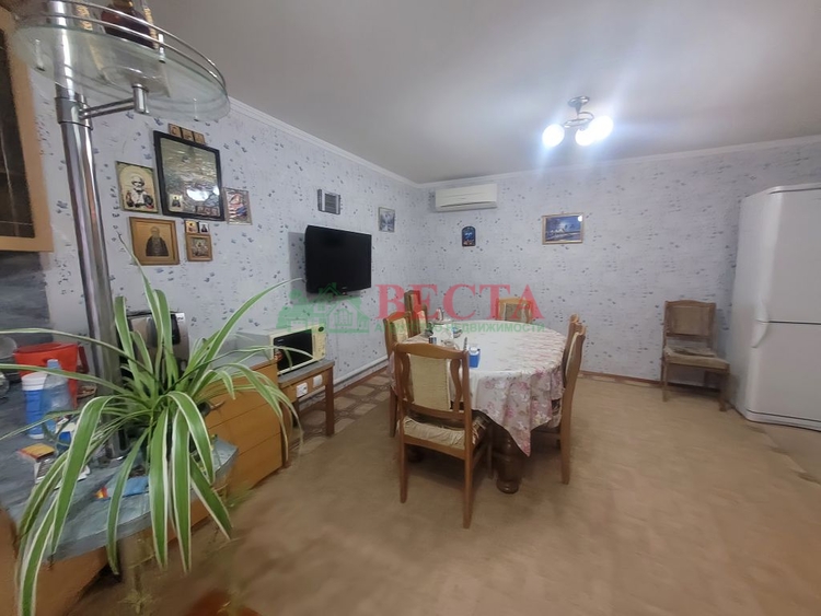 Дом, 279.00 м², на участке 10 сот. фото 2