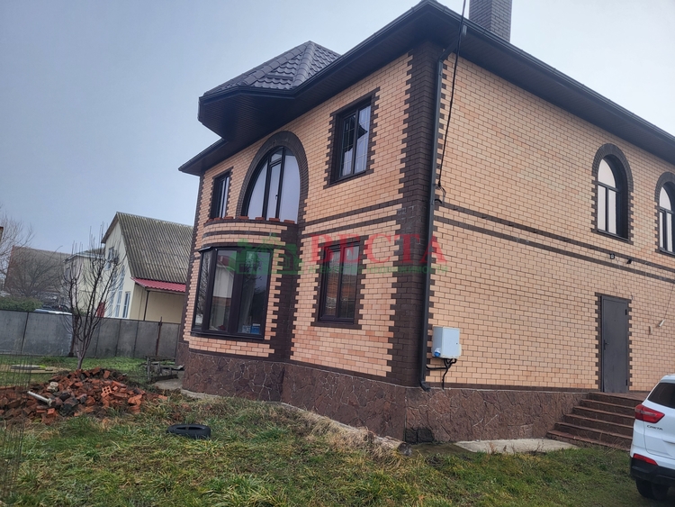 Дом, 300.00 м², на участке 10 сот. фото 0