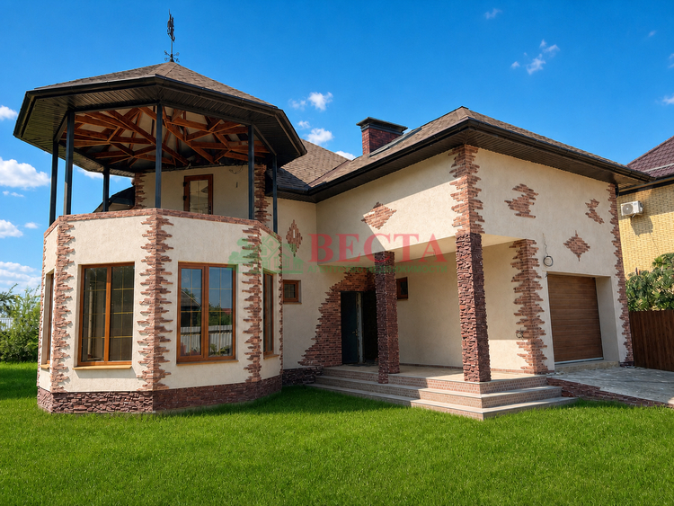 Дом, 240.00 м², на участке 10 сот. фото 0