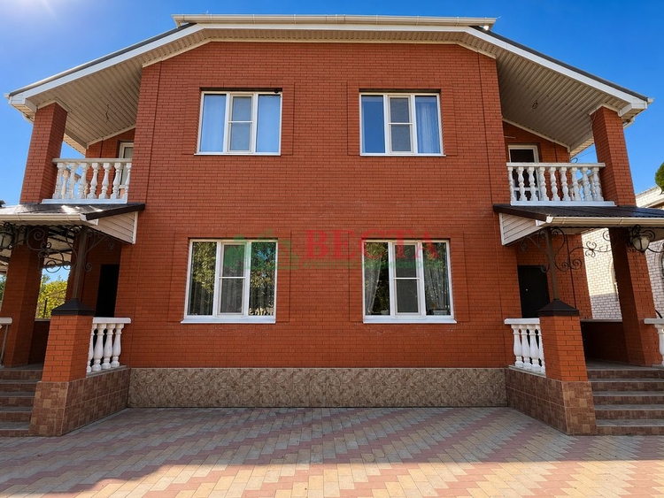 Дом, 296.00 м², на участке 9 сот. фото 0